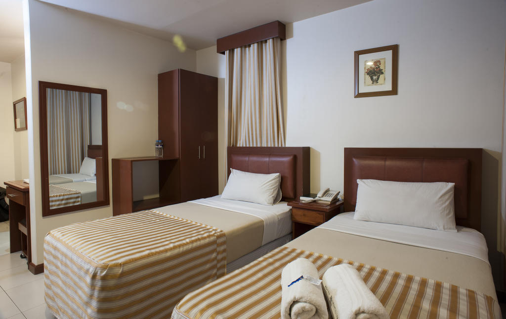 Hotel Cosmopolitan Baguio City Room photo