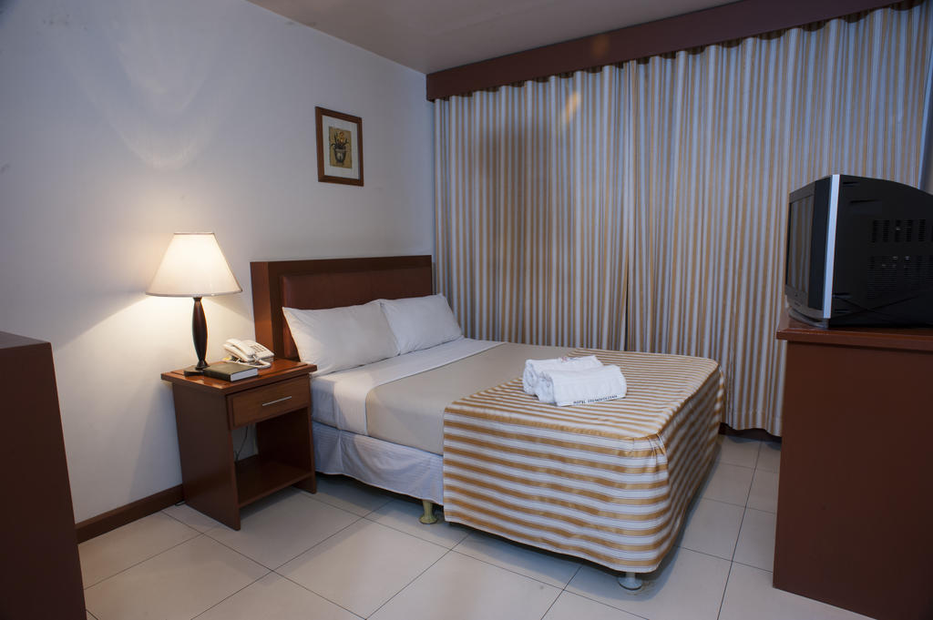 Hotel Cosmopolitan Baguio City Room photo